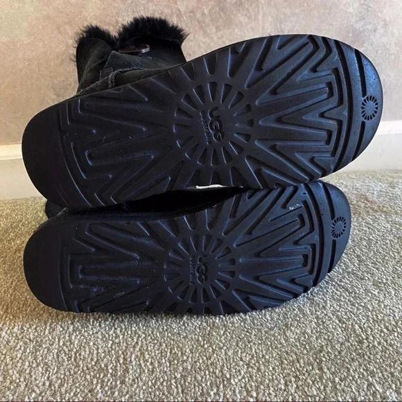GREAT CONDITION UGG Bailey Button Boot​ - Picture 5 of 8